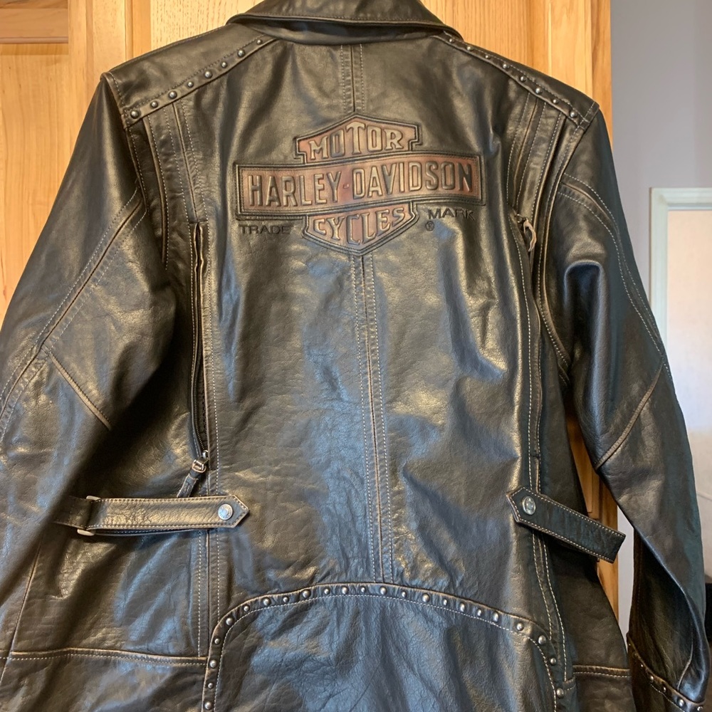 -Vintage looking,  surface died leather Harley Davidson jacket